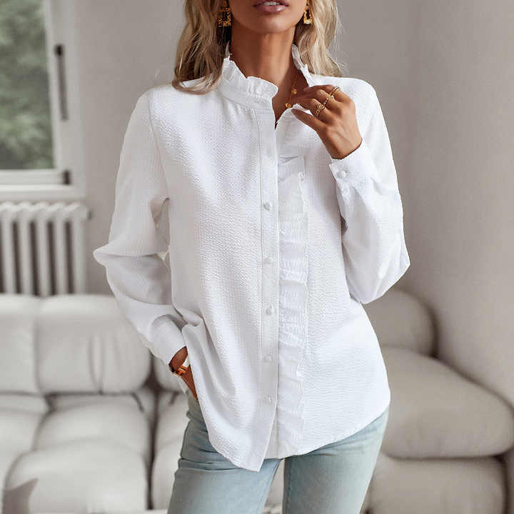 Stilfuld skjorte med knapper og design