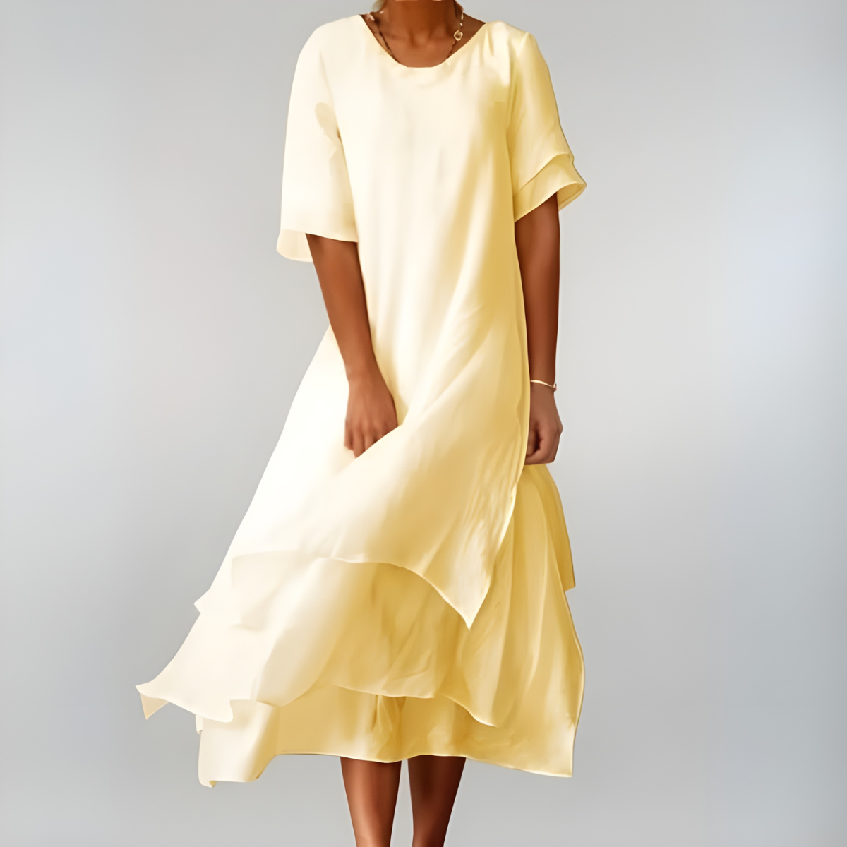 Alizée | Elegant Lagdelt Midi Kjole til Fest
