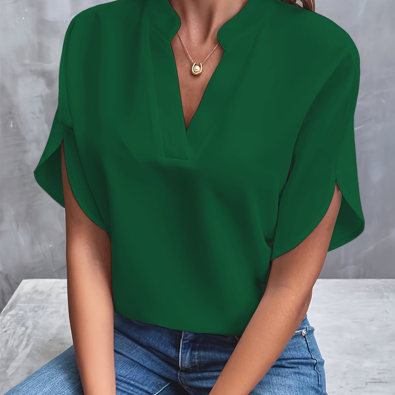 Emma | Elegant Damebluse med V-udskæring