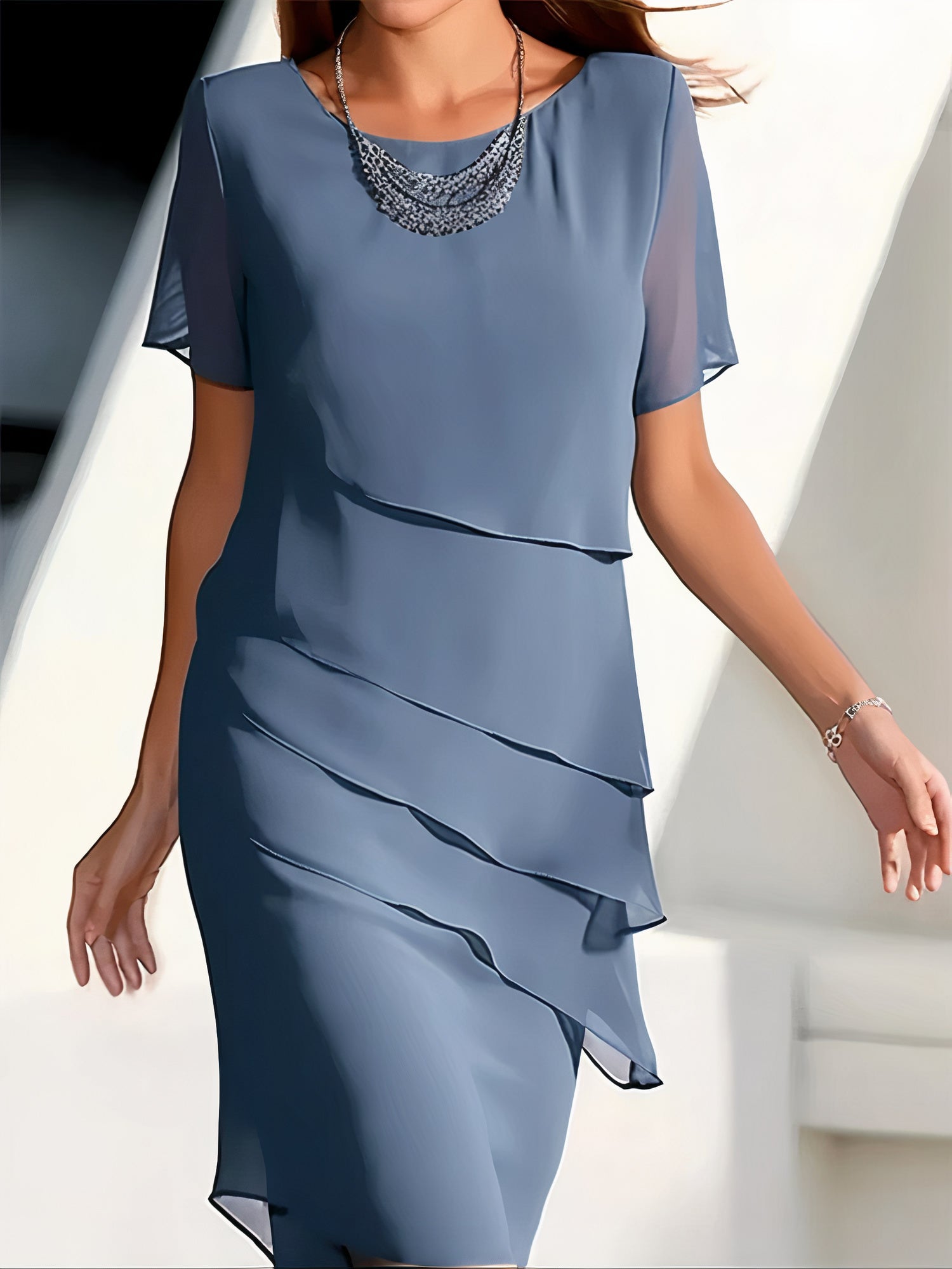 Elegant og stilfuld chiffonkjole med lag til kvinder